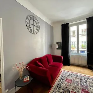 Maison De Cosy Canal Saint Martin , Paris France